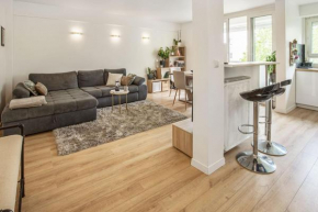 Bright flat with balcony near La Défense and Paris - Welkeys